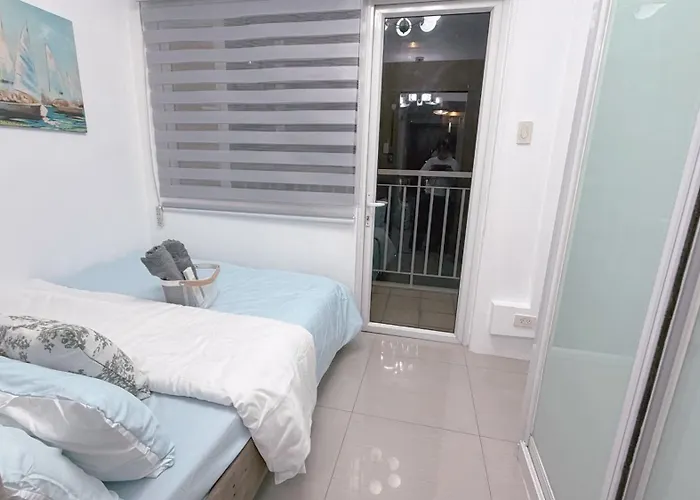 Апартаменты Staycapades At Shell Residences Манила
